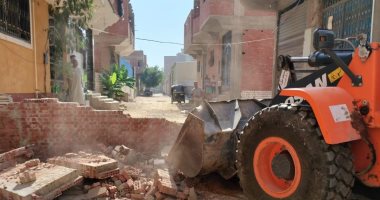 نائب برلمانى يقيم سور يسد شارع رئيسى فى محافظة الجيزة بمصر 1 نائب برلمانى يقيم سور يسد شارع رئيسى فى محافظة الجيزة بمصر 2025