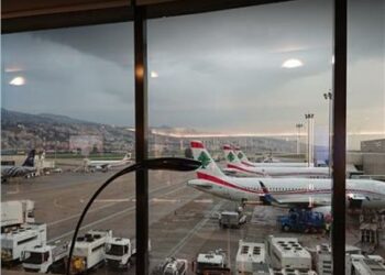مراقبو الحركة الجوية في مطار رفيق الحريري يضربون عن العمل 2025