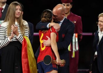 قبلة رياضية …تهز عرش إسبانيا 2025