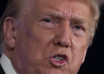 اثنان من المتهمين إلى جانب ترامب يسلّمان نفسيهما للسلطات الامريكية 2025