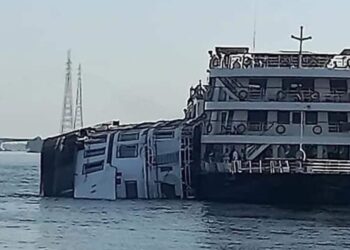 تعرف على سبب غرق مركب سياحي بالنيل في مصر 2025