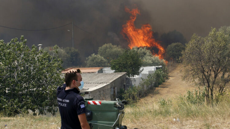 اليونان: حرائق الغابات تهدد أثينا 2024