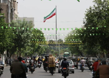 A general view of a street in Tehran following the tightening of restrictions to curb the surge of COVID-19 cases, Iran April 10, 2021. Majid Asgaripour/WANA (West Asia News Agency) via REUTERS ATTENTION EDITORS - THIS IMAGE HAS BEEN SUPPLIED BY A THIRD PARTY.