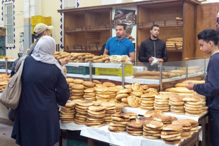تفاقم أزمة الخبز في تونس.. قيس سعيد يتوعد المحتكرين 2024