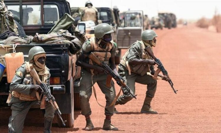 اشتباكات عنيفة بين الجيش المالي وفاغنر ومسلحين "إفلان" قرب حدود موريتانيا 2024