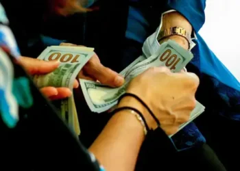 روسيا والصين تسرعان التخلص من هيمنة الدولار عن طريق التجارة البينية 2025