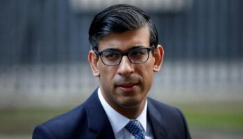  رئيس وزراء  بريطانيا  : مستمرون فى تنفيذ  قرار إغلاق المدارس 2025