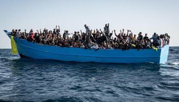 اليونان: غرق عشرات  المهاجرين جنوب بحر إيجه 2025