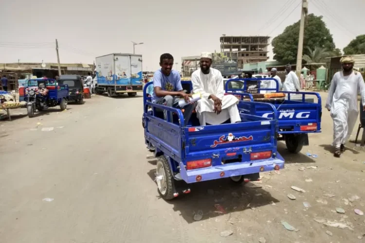 السودان.. اختفاء الوقود من الأسواق بعد إغلاق خطوط الأنابيب من مصفاة الخرطوم 1 السودان.. اختفاء الوقود من الأسواق بعد إغلاق خطوط الأنابيب من مصفاة الخرطوم 2025