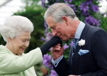 بالذكرى الأولى لرحيل الملكة إليزابيث.. تشارلز يفقد نصف شعبيته  2025