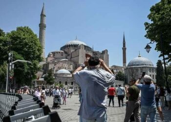 شركات سياحة عالمية تلغى حجوزات فى تركيا بسبب العنصرية و الاعتداء على السياح  2024