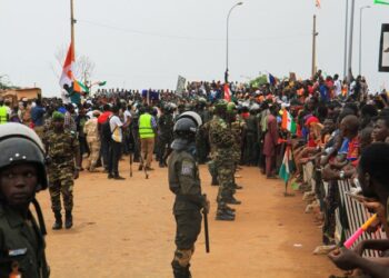 مسؤول بحكومة بازوم يكشف موعد التدخل العسكري في النيجر 2024