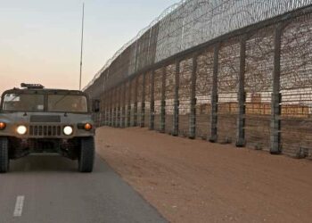 عاجل …إسرائيل تغلق معبرا حدوديا مع مصر وتجلي موظفيها منه 2025