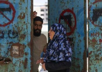 74 ألف فلسطيني نزحوا إلى مدارس الأونروا في قطاع غزة 2025