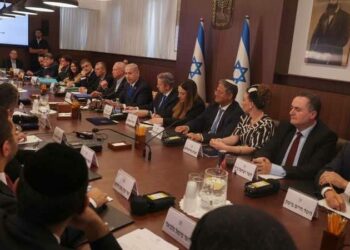  عاجل : قادة الائتلاف في إسرائيل يوافقون على "حكومة حرب" 2025