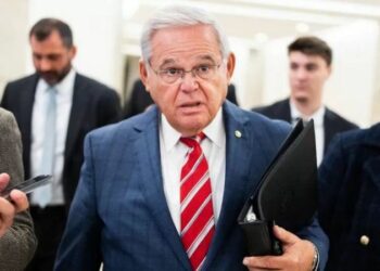 استدعاء السناتور الأمريكي مينينديز بتهمة العمل كوكيل أجنبي 2025