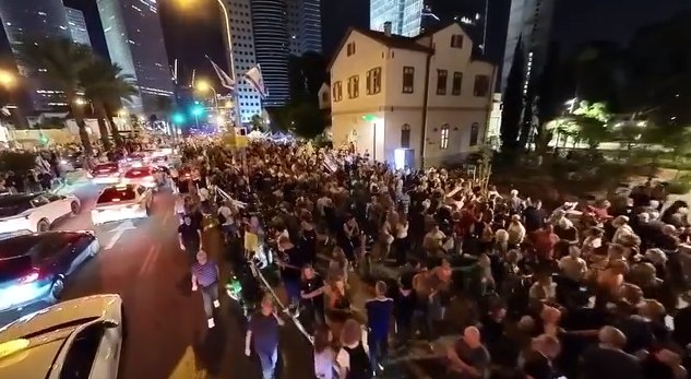 تظاهرات في تل أبيب تطالب بتنحي نتنياهو 1 تظاهرات في تل أبيب تطالب بتنحي نتنياهو 2025