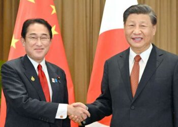 كيشيدا ي لشي جينبينغ : هناك مخاوف عالمية  بشأن نشاط الصين العسكري 2025