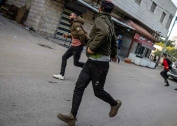 مسلحون فلسطينيون يقتلون شخصين بالضفة بتهمة التعاون وإسرائيل 2025