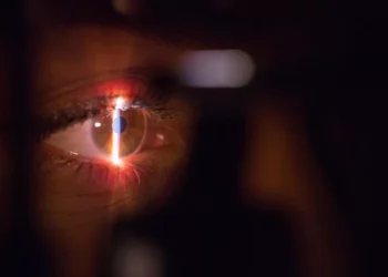  لاول مرة بالتاريخ ...أطباء ينجحون بإجراء أول زراعة عين كاملة في العالم. 2025