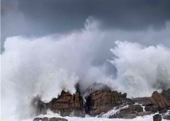  العاصفة سيران  تجتاح  فرنسا وانباء عن سقوط قتلى  2025