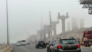 أمطار غزيرة وشبورة كثيفة تتسبب فى قطع الطرق أمام السيارات فى مصر  2025