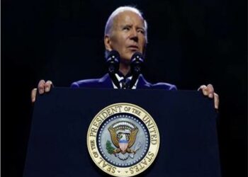 عاجل ...متظاهرون يقتحمون البيت الابيض  للمطالبة باقالة بايدن  2025