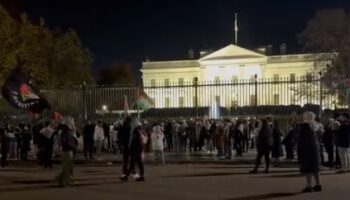 مظاهرة حاشدة  ومحاولة لاقتحام  البيت الأبيض تنديدا بتدمير الاحتلال مجمع الشفاء فى غزة 2025