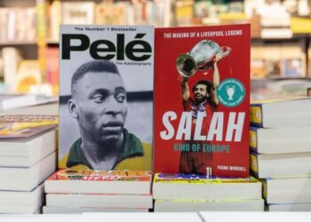 "صلاح ملك أوروبا" .. سيرة ذاتية للملك تتصدر مبيعات معرض الشارقة للكتاب 2025