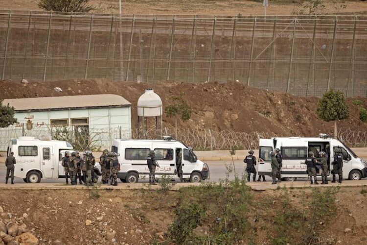 السلطات المغربية تتصدى لمحاولة هجرة جماعية إلى مليلية 1 السلطات المغربية تتصدى لمحاولة هجرة جماعية إلى مليلية 2025