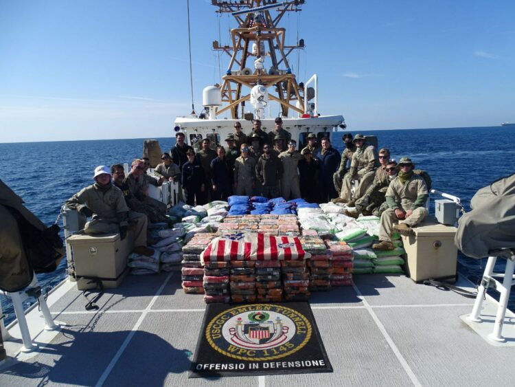 خفر السواحل الأمريكي يضبط شحنة ضخمة من المخدرات في خليج عمان 2024