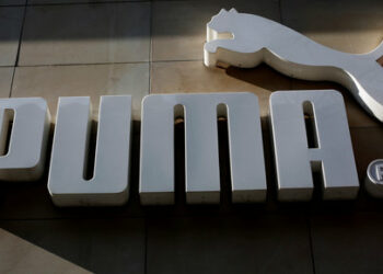 The logo of German sports goods firm Puma is seen at the entrance of one of its stores in Vienna, Austria, March 18, 2016.   REUTERS/Leonhard Foeger