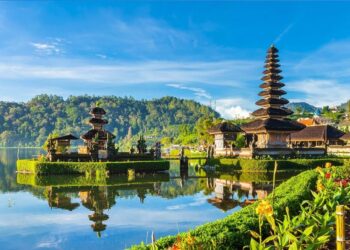 إندونيسيا تطرح تأشيرات جديدة لجذب السياح بعد انهيار القطاع السياحى بها 2024