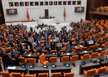 البرلمان التركي يصادق على انضمام السويد إلى الناتو 2024