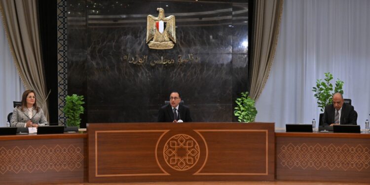 مدبولي يكشف عن تحرك الحكومة بشأن اللاجئين في مصر 2024