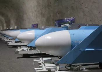 إيران تكشف عن صاروخ "كروز" جديد يطلق من البحر 2024