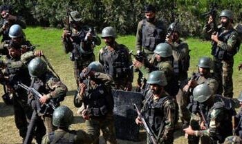بينهم جندي.. مقتل 6 أشخاص في هجوم مسلح على قاعدة بحرية بباكستان 2024
