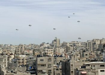 كارثة في مخيم الشاطئ بغزة: خمسة قتلى جراء سقوط طرود المساعدات الجوية 2024
