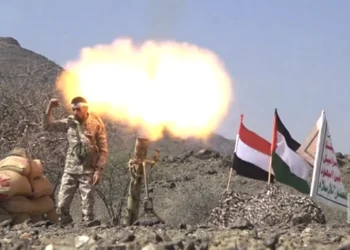 الجيش الأمريكي يعلن إطلاق الحوثيين صاروخين باليستيين 2024