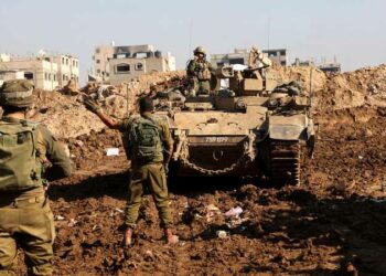 مصر تحذر. ..إسرائيل تنشر لواءين في غزة على الحدود المصرية 2025