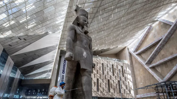 البرلمان يطالب بالتحقيق …مصر تسترد قطعة أثرية فرعونية مسروقة يعود تاريخها إلى 3400 عام 2024