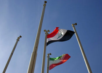 Iraq (top) and Iran flags flutter in the wind during a farewell ceremony for Iraq's Prime Minister Nuri al-Maliki at the International Mehrabad airport in Tehran January 4, 2009. REUTERS/Morteza Nikoubazl (IRAN)