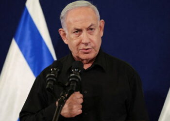 Israeli Prime Minister Benjamin Netanyahu holds a press conference with Defense Minister Yoav Gallant and Cabinet Minister Benny Gantz (not pictured) in the Kirya military base in Tel Aviv , Israel , 28 October  2023.    ABIR SULTAN POOL/Pool via REUTERS