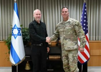 قبيل هجوم إيران.. زيارة مفاجأة لقائد القيادة المركزية الأمريكية إلى إسرائيل 2024