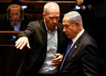 Israeli Defence Minister Yoav Gallant speaks with Prime Minister Benjamin Netanyahu as lawmakers gather at the Knesset plenum to vote on a bill that would limit some Supreme Court power, in Jerusalem July 24, 2023. REUTERS/Amir Cohen