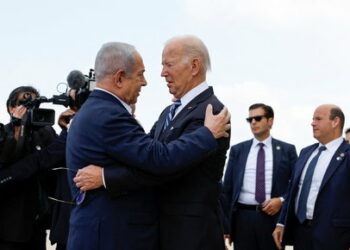 U.S. President Joe Biden is welcomed by Israeli Prime Minster Benjamin Netanyahu, as he visits Israel amid the ongoing conflict between Israel and Hamas, in Tel Aviv, Israel, October 18, 2023. REUTERS/Evelyn Hockstein