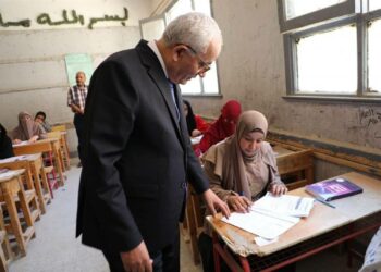 عودة جدل "العصا الإلكترونية": تأثيرها على امتحانات الثانوية العامة في مصر 2024
