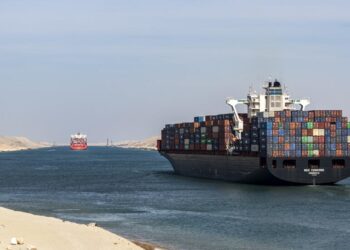 انخفاض حركة الشحن في قناة السويس يثير قلق صندوق النقد الدولي 2024