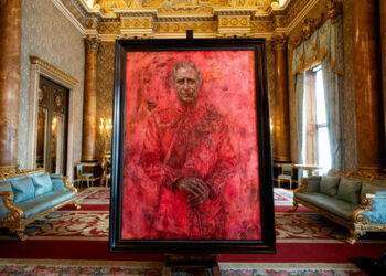 A portrait of Britain's King Charles by artist Jonathan Yeo is pictured at Buckingham Palace, London, Britain May 14, 2024. Aaron Chown/Pool via REUTERS NO RESALES. NO ARCHIVES.