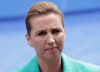 معارض يعتدى بالضرب المبرح على رئيسة وزراء الدنمارك،…تعرف على السبب 2024